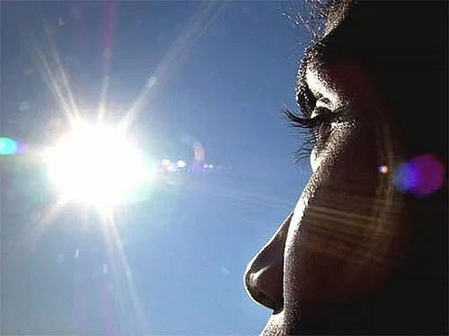 Điều trị và quy trình da liễu - Ánh sáng mặt trời thường là nguồn UV tiết kiệm nhất cho việc điều trị